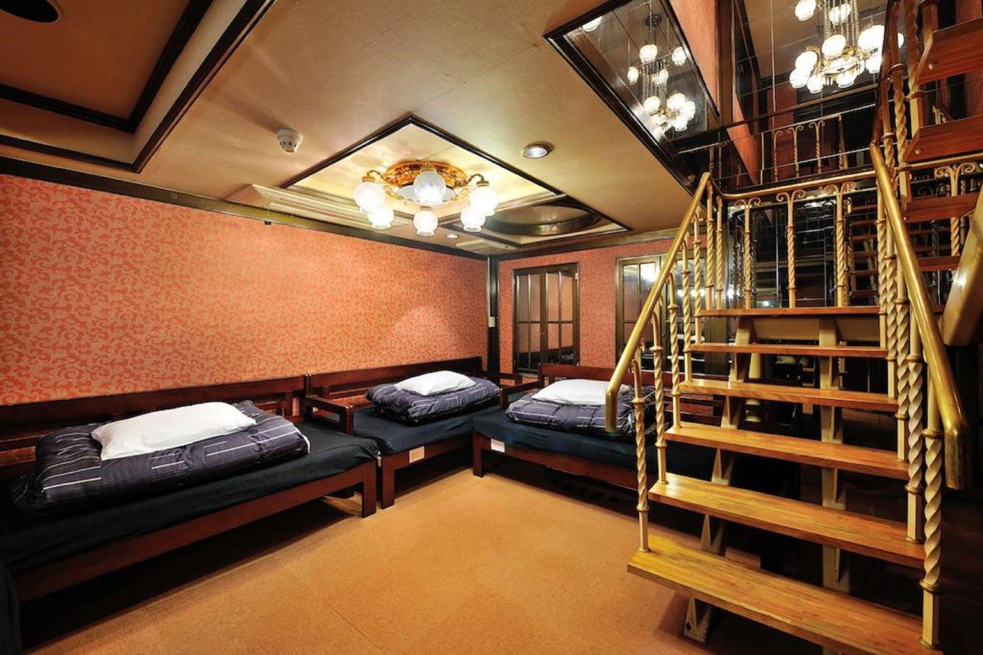 Khaosan World Asakusa Ryokan Tokyo Exterior photo